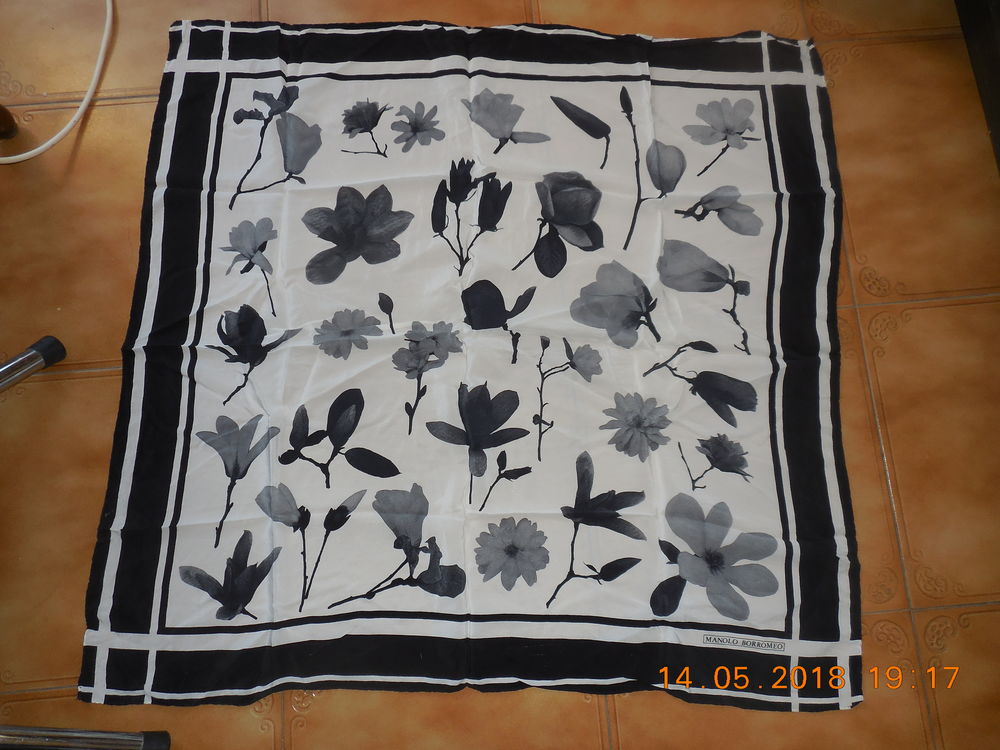 foulard en soie Vêtements