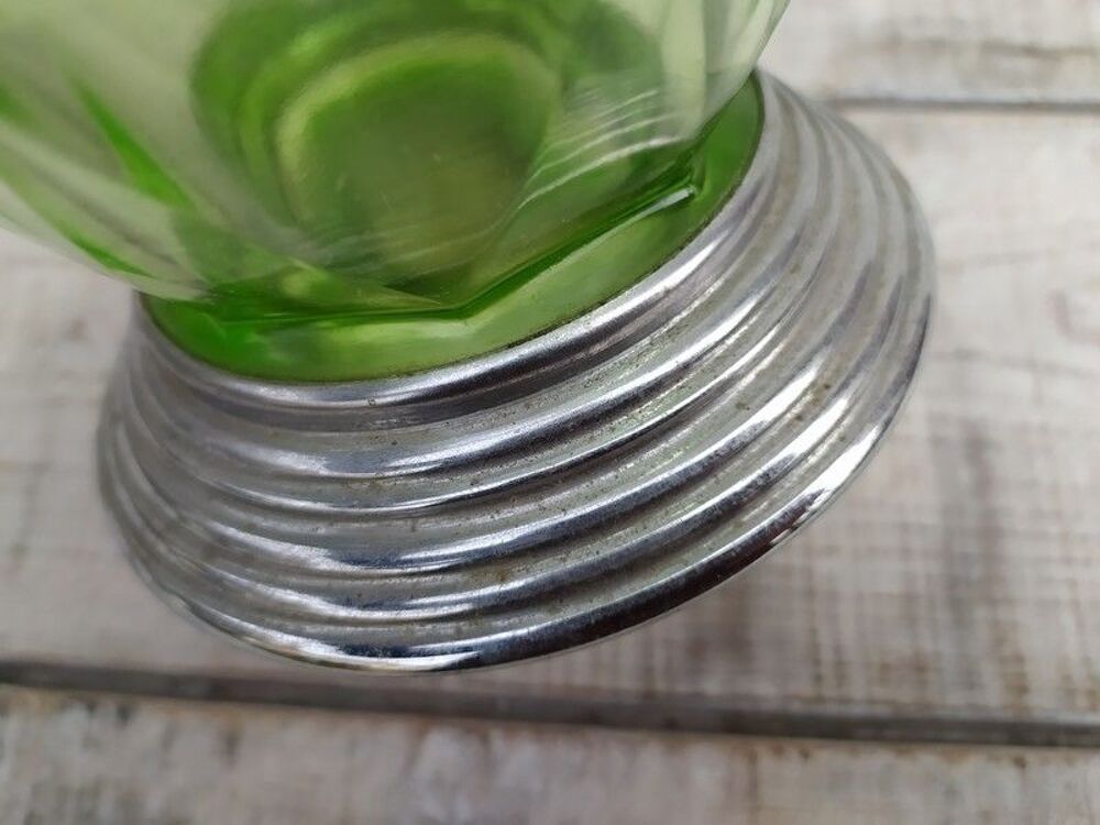 Vase Verre Art D&eacute;co Vert &agrave; Facettes Pied Serti Chrome Décoration