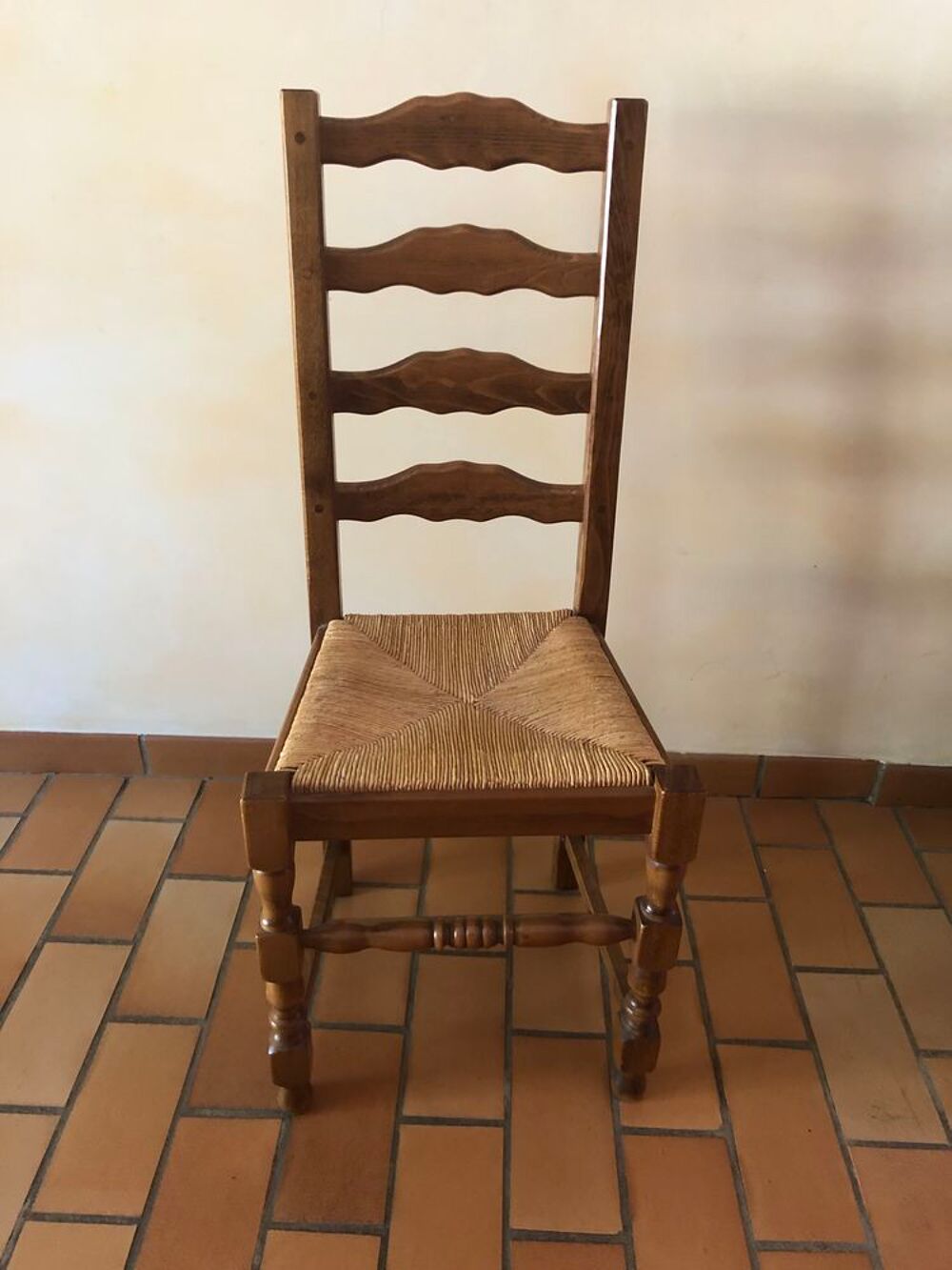 LOT DE 6 CHAISES EN BOIS PAILLEES Meubles