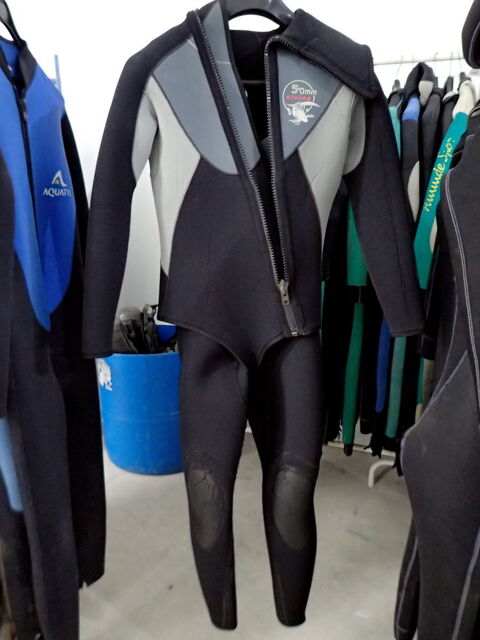 Combinaison double pice TRIBORD Diving 5mm Homme taille S
80 Tours (37)