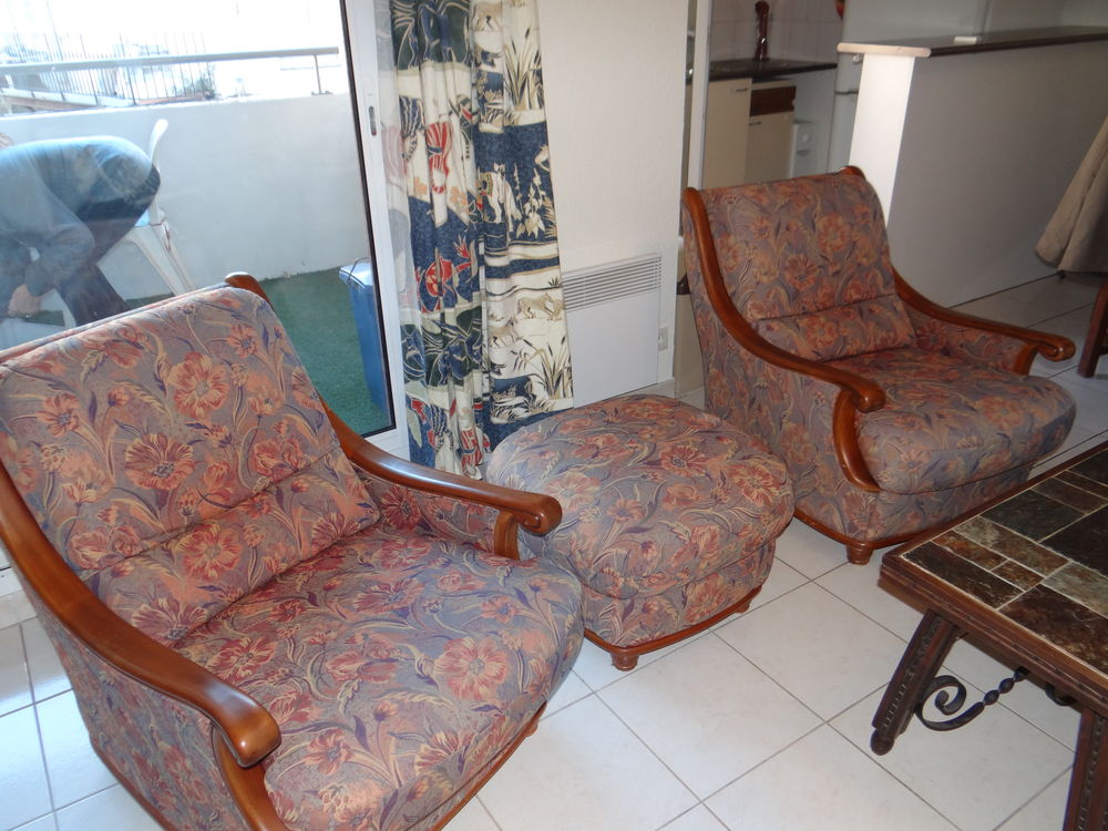 2 Fauteuils et pouf de salon Meubles