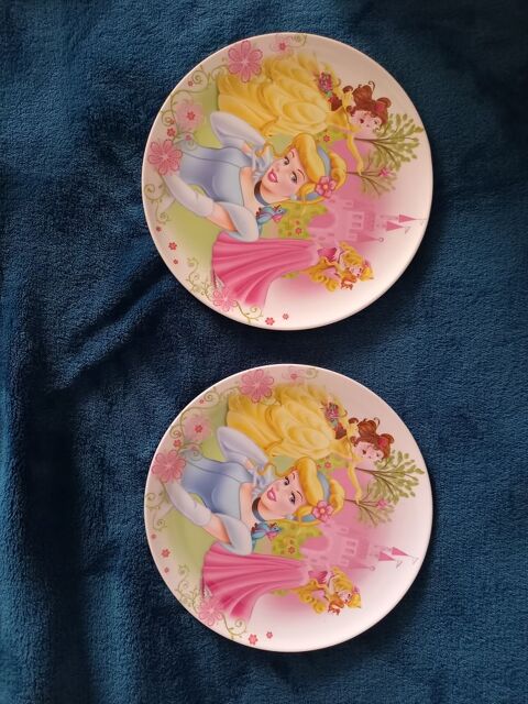 Lot 2 assiettes plastiques neuves Princesses Disney 4 Colmar (68)