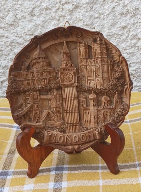 Assiette Dcoration de 14,5 cm de diamtre : Dcor en Relief 4 La Fert-Alais (91)