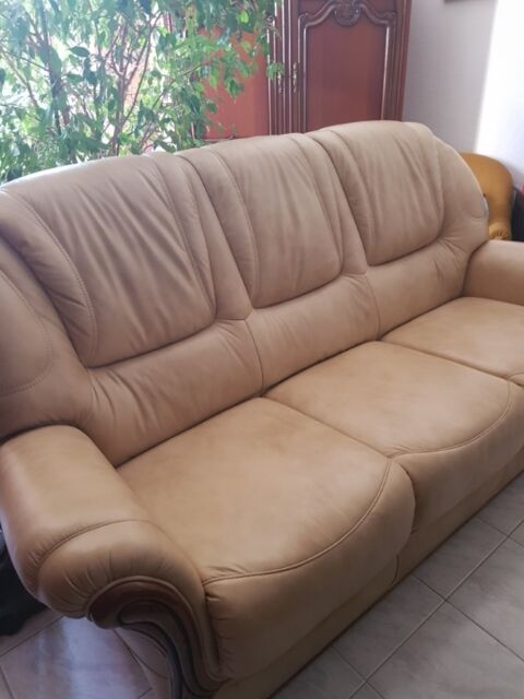 Canap trois places en cuir beige 220 Marseille 10 (13)