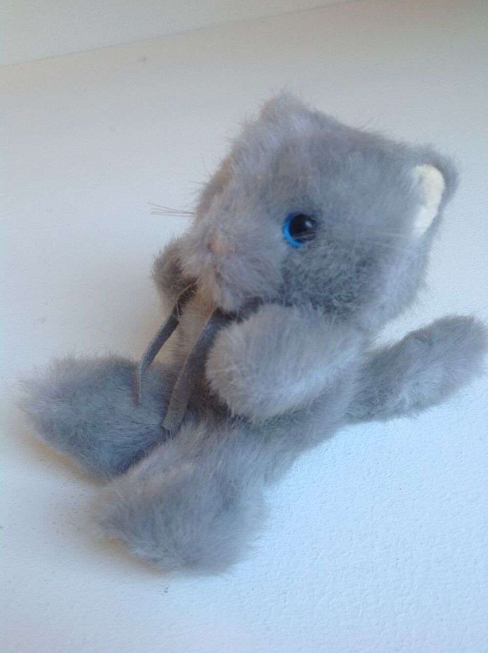 PETIT CHAT GRIS en PELUCHE , NEUF Envoi possible
Jeux / jouets