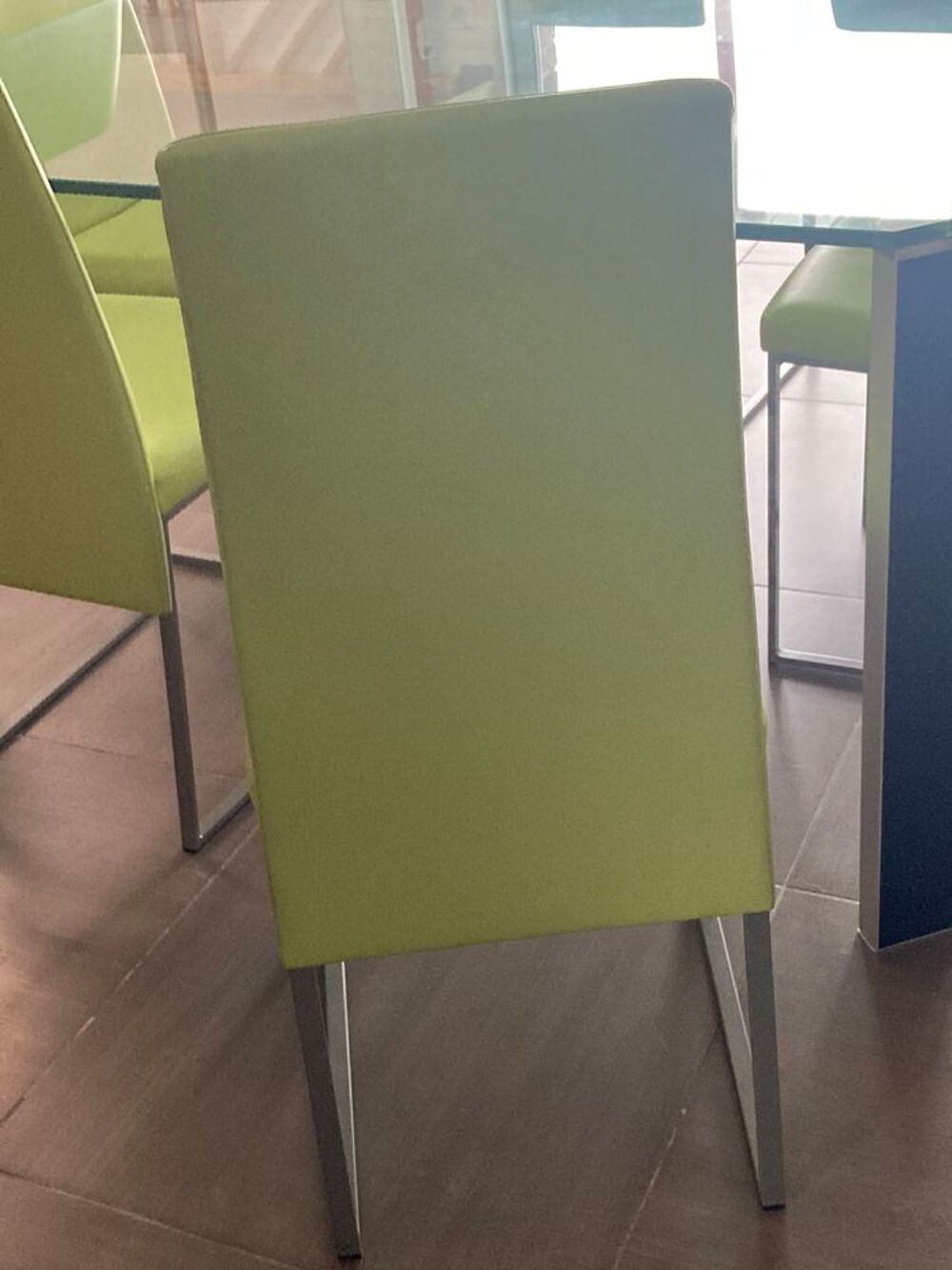 Table en verre 140x140 avec 6 chaises Meubles