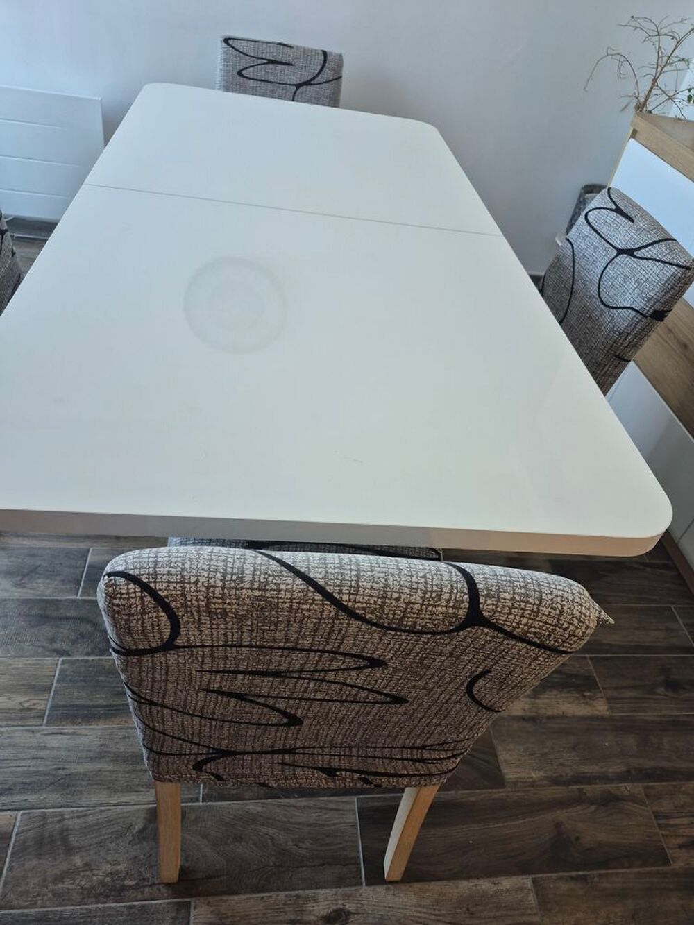 Salle a manger et meuble tv blanc et bois 
Bon etat Meubles