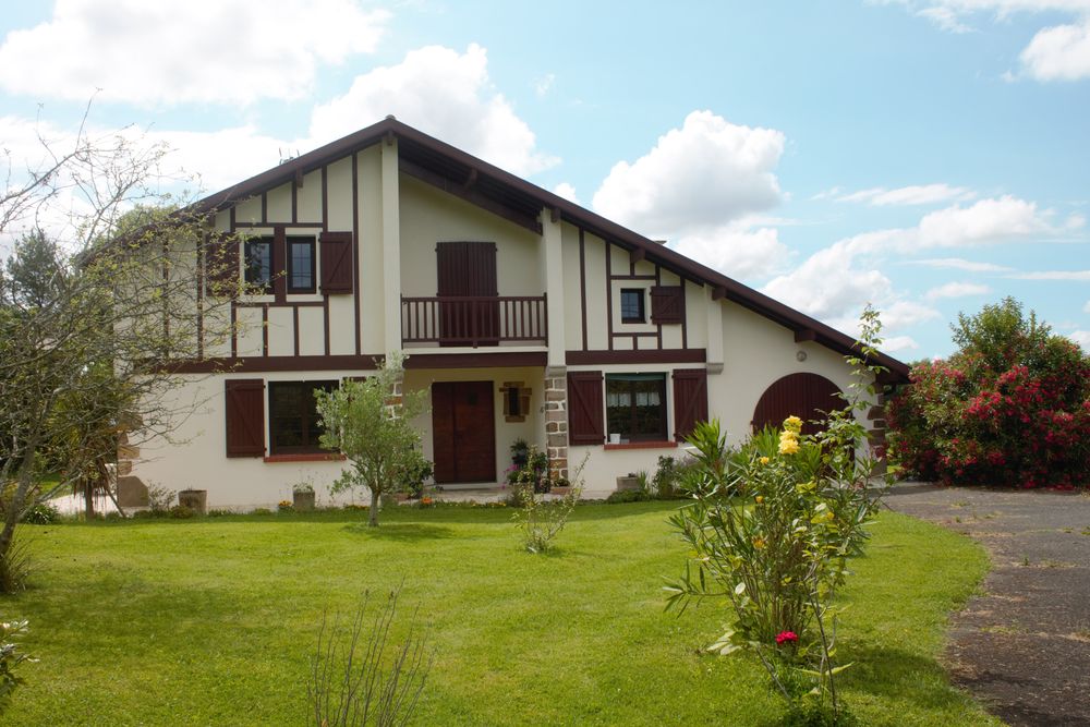 Vente Maison propriété,vue dominante,grand terrain ,autonome,panorama Castagnède