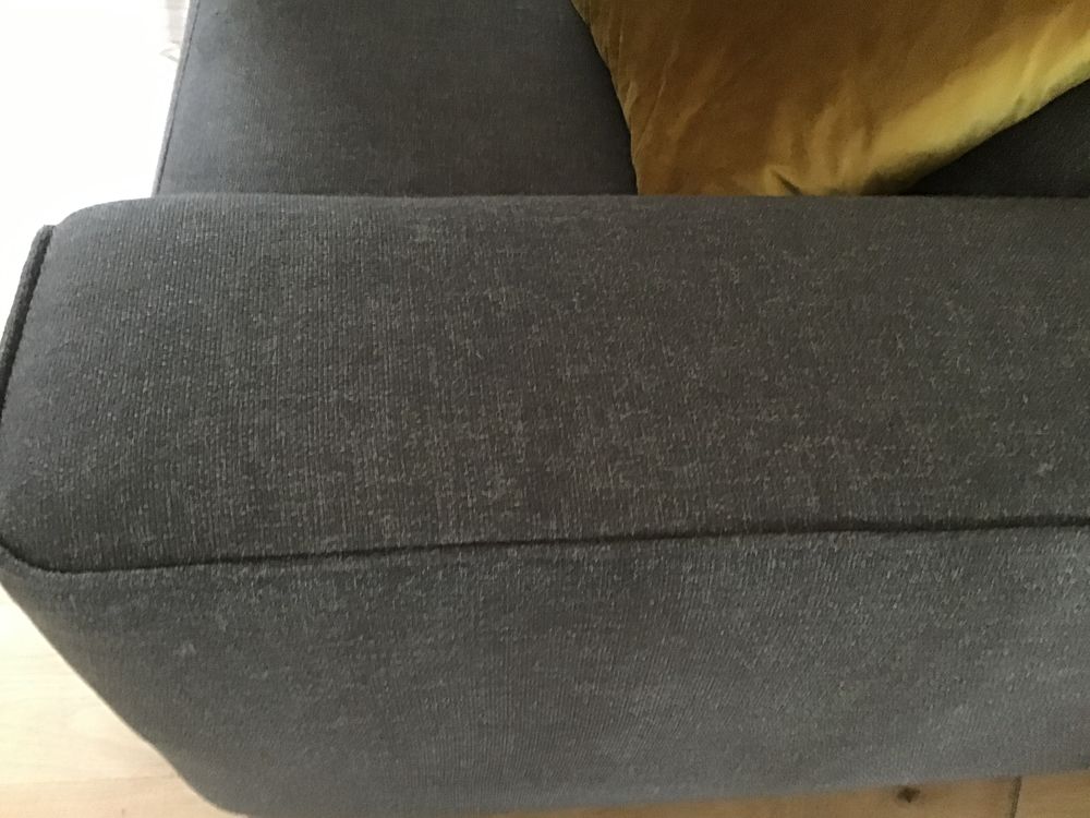Canap&eacute; d'angle droit, tr&egrave;s bon &eacute;tat. Poltrone-sofa gris. Meubles