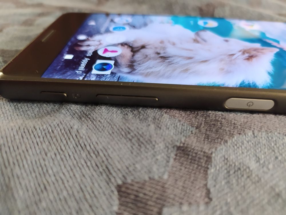 smartphone Sony Xperia X en excellent &eacute;tat et d&eacute;bloqu&eacute; tous op&eacute;rateurs Téléphones et tablettes