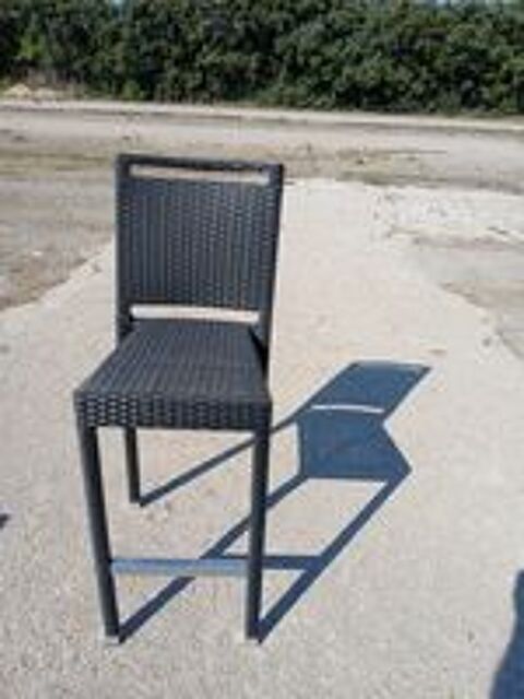  chaises hautes bar ou autres 