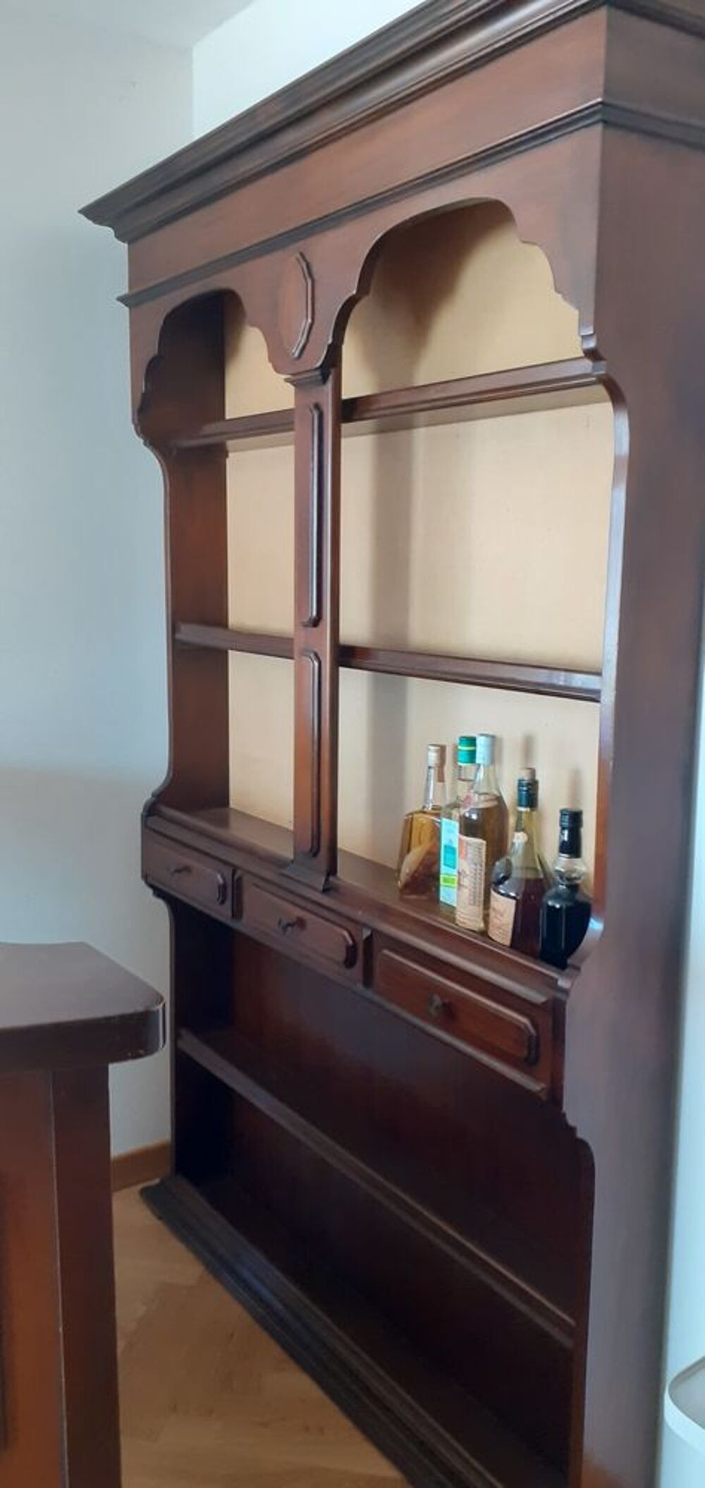 BAR D'APPARTEMENT EN ACCAJOU MASSIR AVEC CHAISES BAR INCLUS Meubles