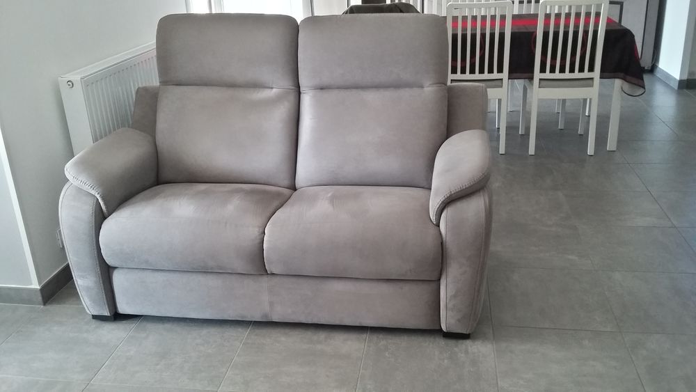2 canap&eacute;s deux places alcantara gris : 2500 euros l'ensemble Meubles