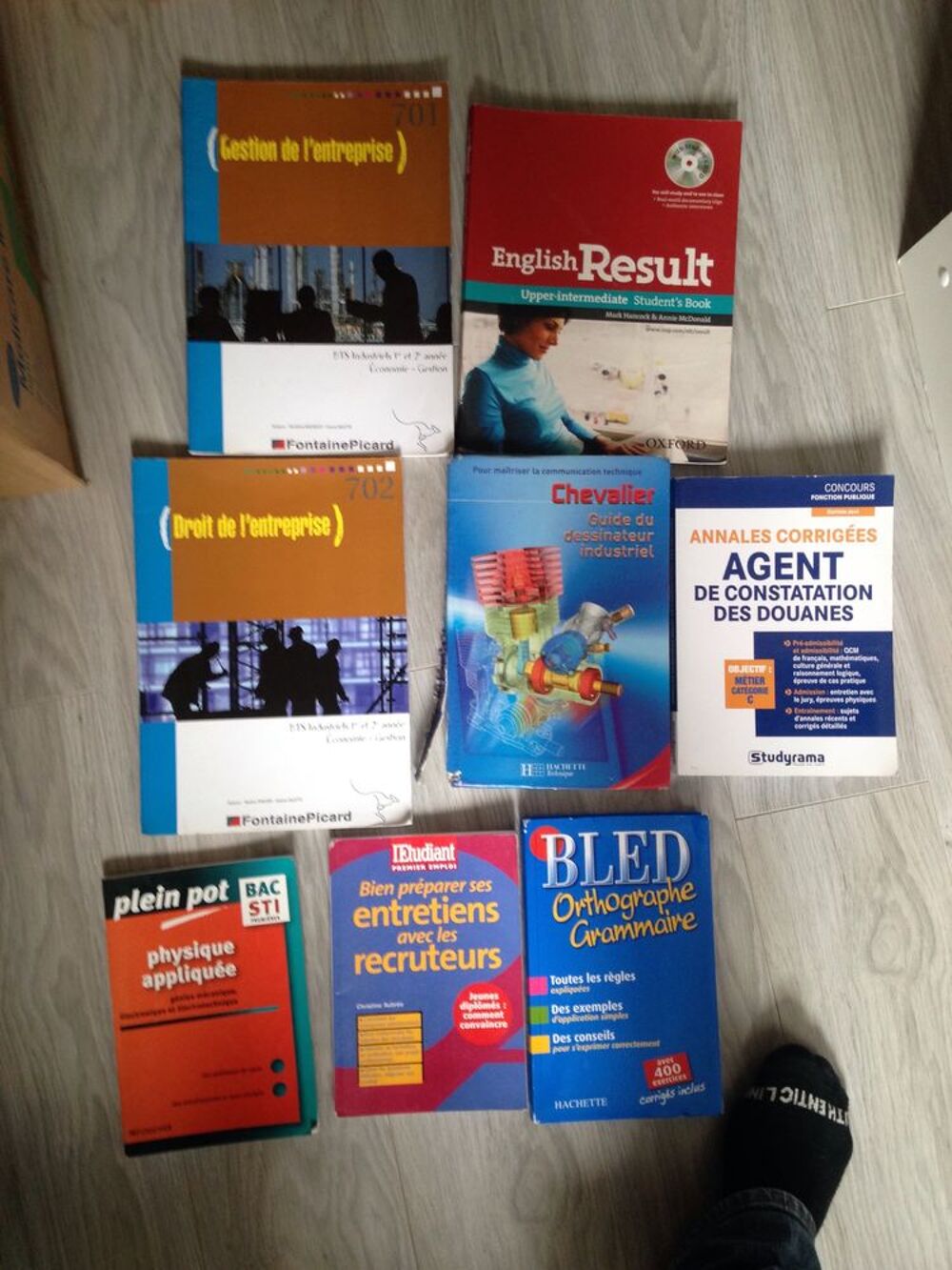 Livres scolaires (gestion niveau BTS) + pr&eacute;pa bac et concour douane neuf. Livres et BD