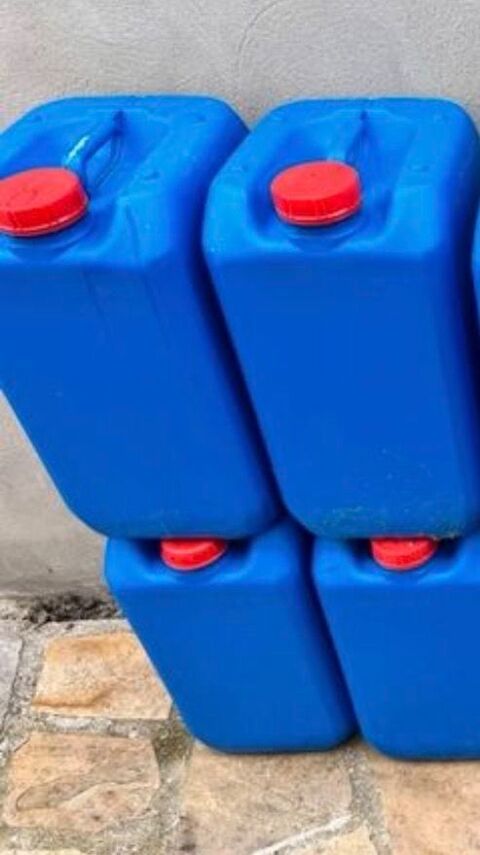 Bidon jerrican  Rosny-sous-Bois (93)