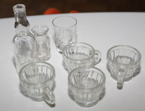 dinette de poup�e PORTIEUX OU VALERYSTHAL  25 Issy-les-Moulineaux (92)