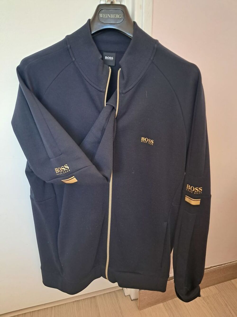 Tr&egrave;s beau blouson BOSS Vêtements