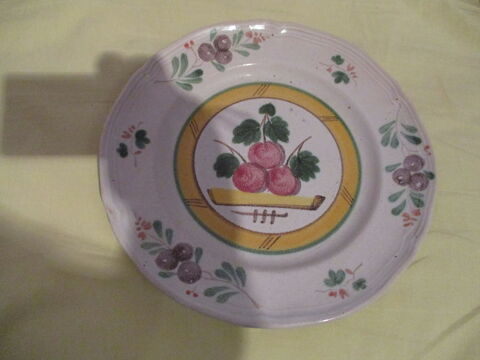 Assiette avec repr�sentation des cerises peint � la main 0 M�rignies (59)