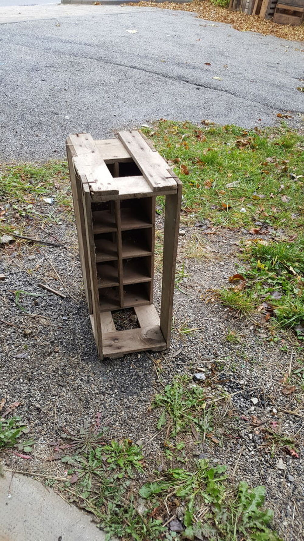 casier &agrave; bouteilles en bois vintage. Décoration