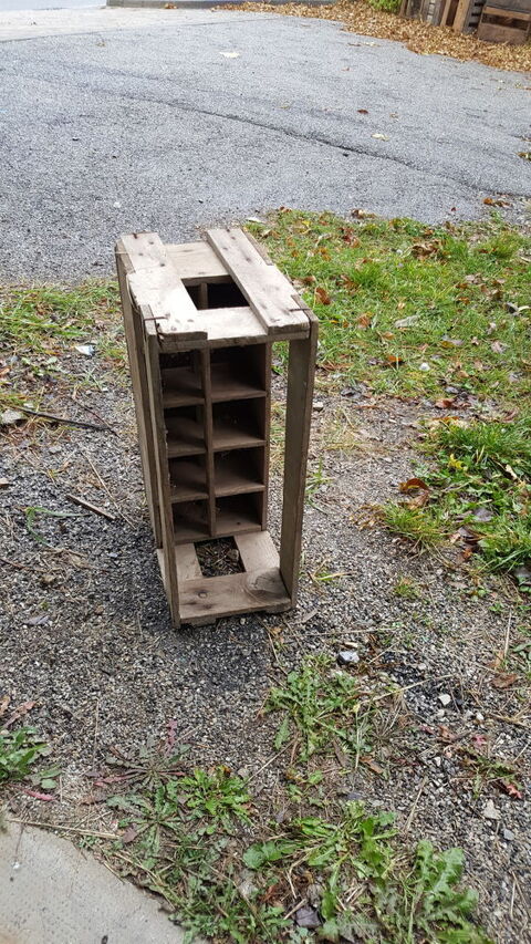 casier  bouteilles en bois vintage. 15 Veynes (05)