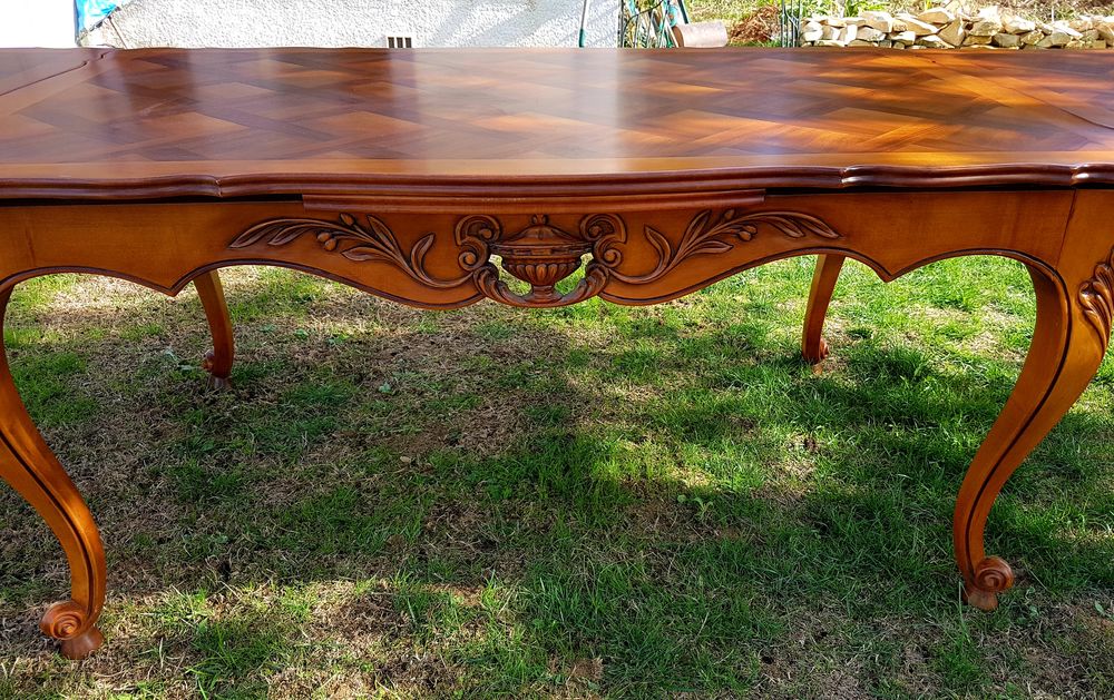 Table SAM proven&ccedil;ale en noyer Meubles