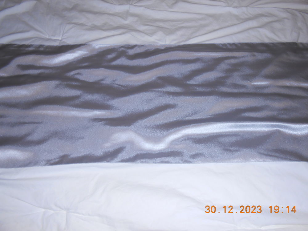 etole femme gris satin&eacute;e 48cm de largeur sur 138 cm de long Vêtements