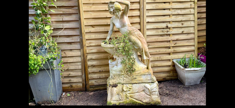 d'une statue d'ornement en pierre pour jardin 400 Marseille-en-Beauvaisis (60)