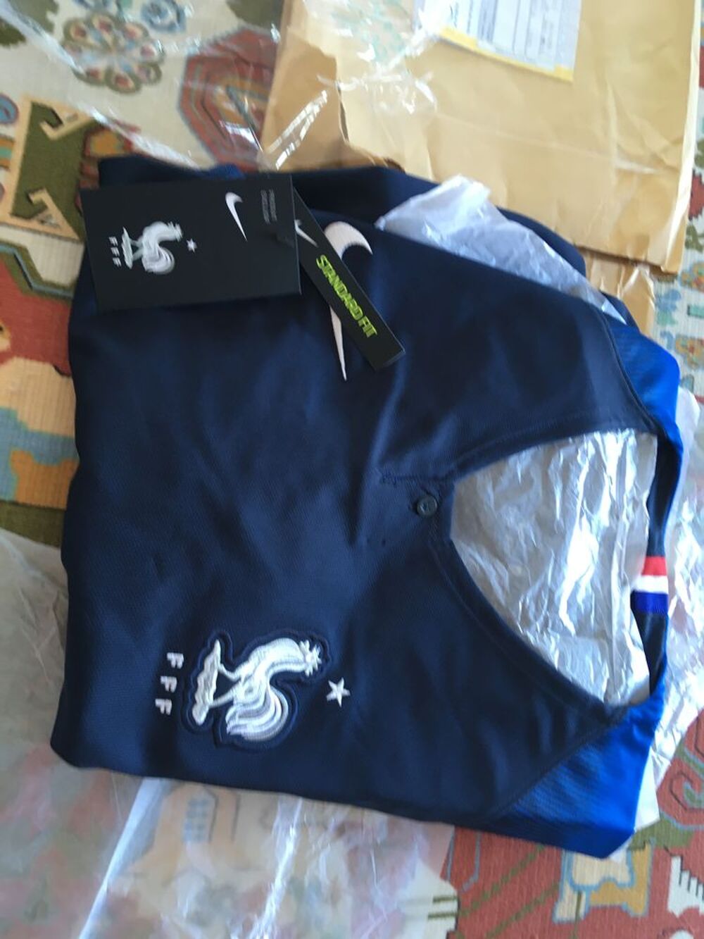 MAILLOT FF NIKE FIT TAILLE L SOUS CELLO JAMAIS PORTE Sports