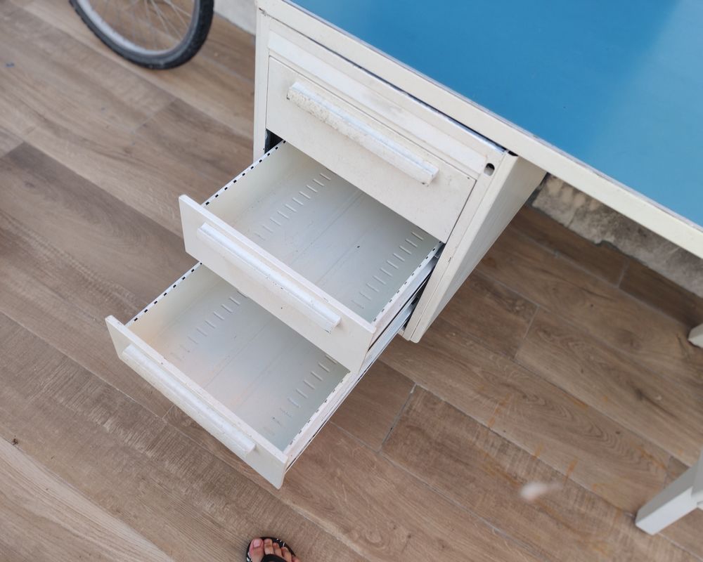 Bureau m&eacute;tallique bleu Meubles