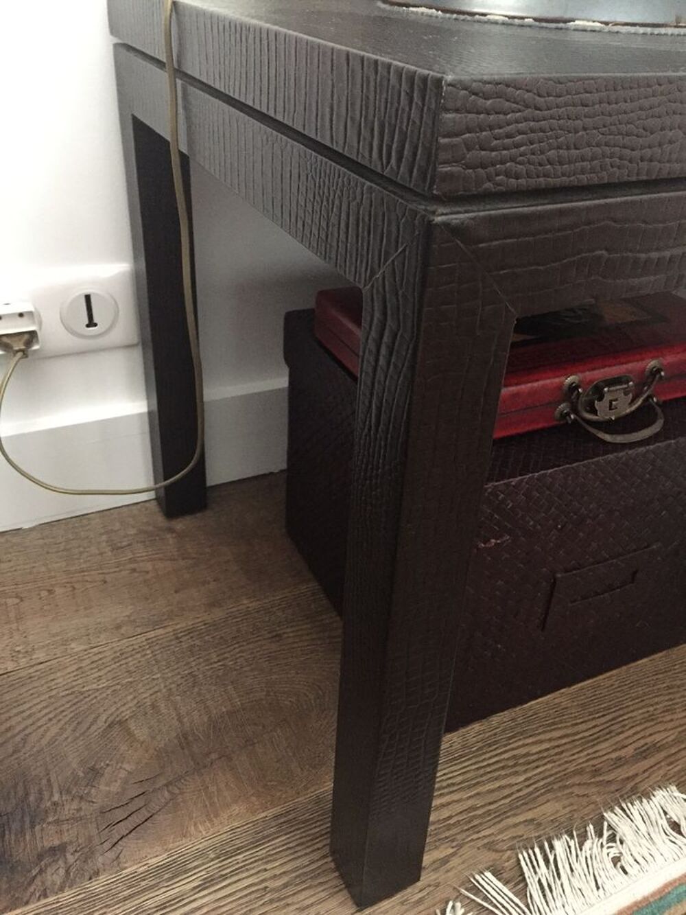 table de lampe / chevet marron cuir vintage peau exotique Meubles