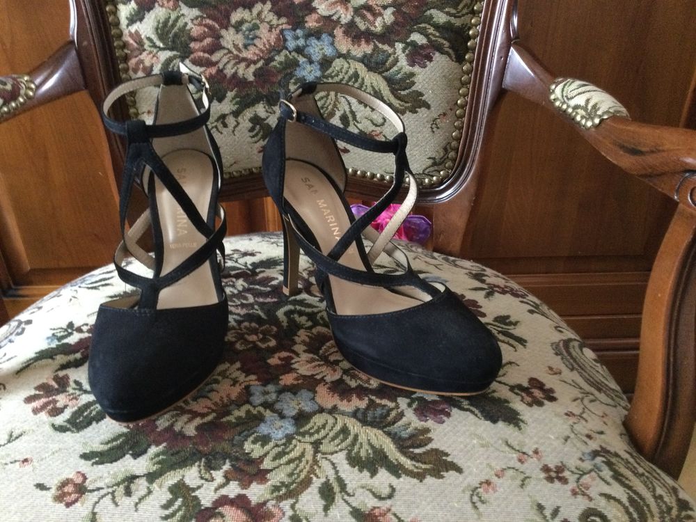 CHAUSSURES &agrave; Talon Crois&eacute;es sur le Dessus SAN MARINA Chaussures