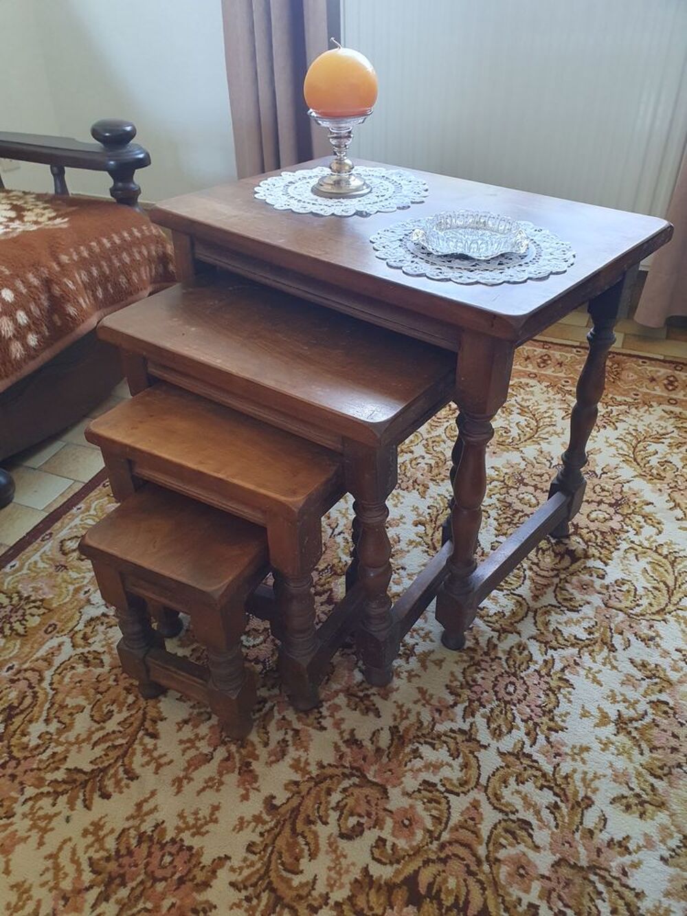 Lot de 4 tables gigogne vintage en ch&ecirc;ne massif Meubles