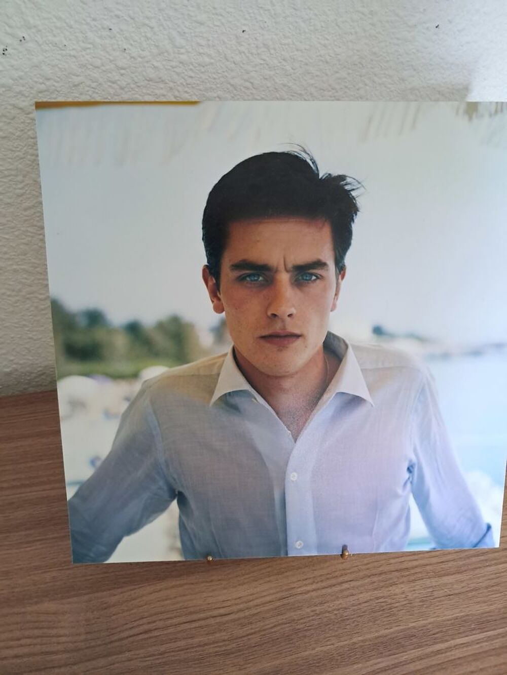 Photo rare d'Alain DELON Décoration