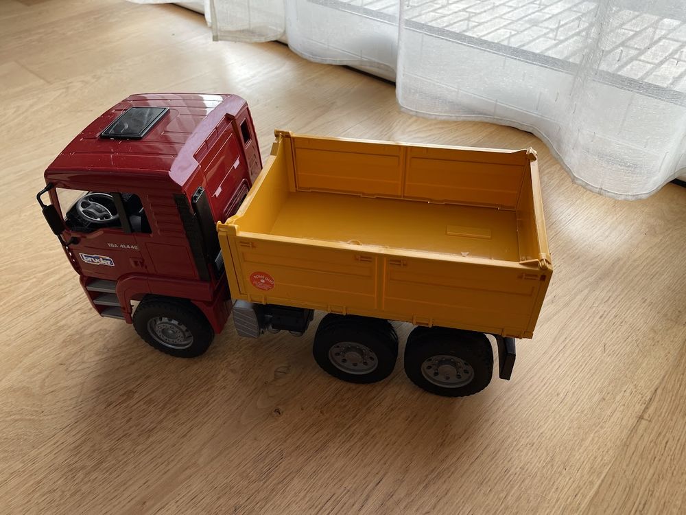 Camion benne Bruder sur porteur MAN 
Jeux / jouets