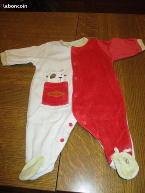 Pyjama rouge et blanc petit toutou 3 mois 0 M�rignies (59)