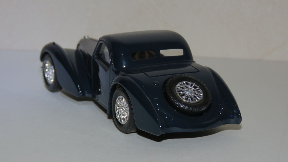 Voiture miniature Bugatti Atalante 