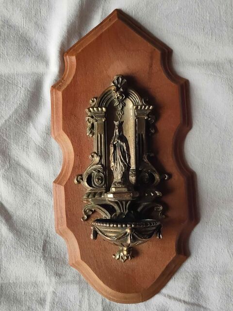 Ancien b�nitier en bois (n�20) 15 Avermes (03)