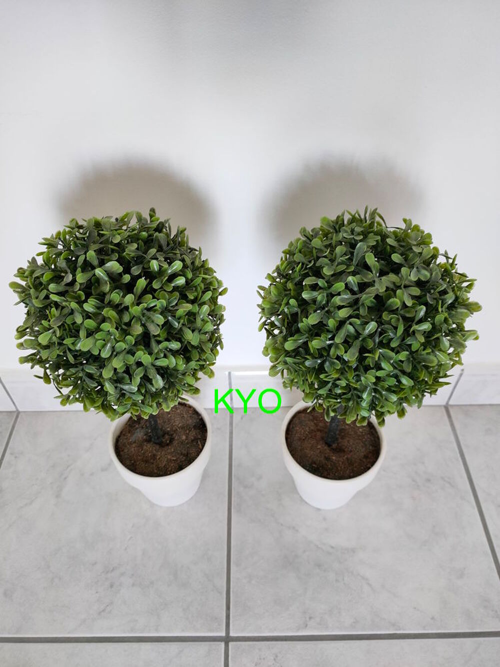Arbre buis rond, Hauteur 40 cm Diam&egrave;tre 17 cm, pot blanc Décoration