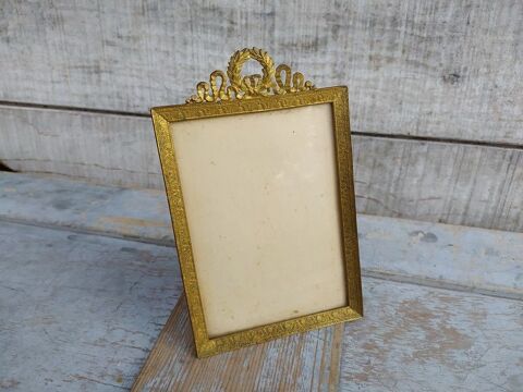 Ancien Cadre Photo Bronze Noeud Ruban Style Louis XVI
70 Loches (37)