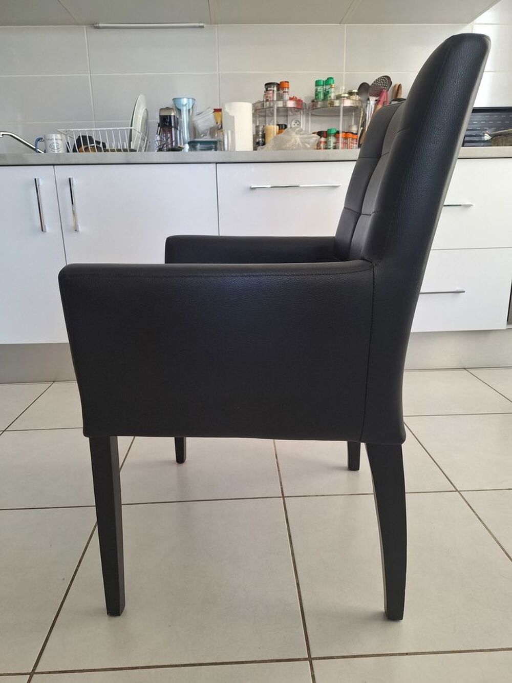 [] Lot de 4 chaises noires Meubles