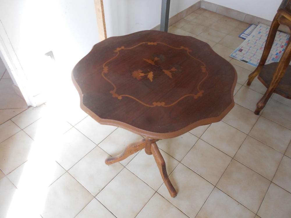petite table ronde a 3 pieds Meubles