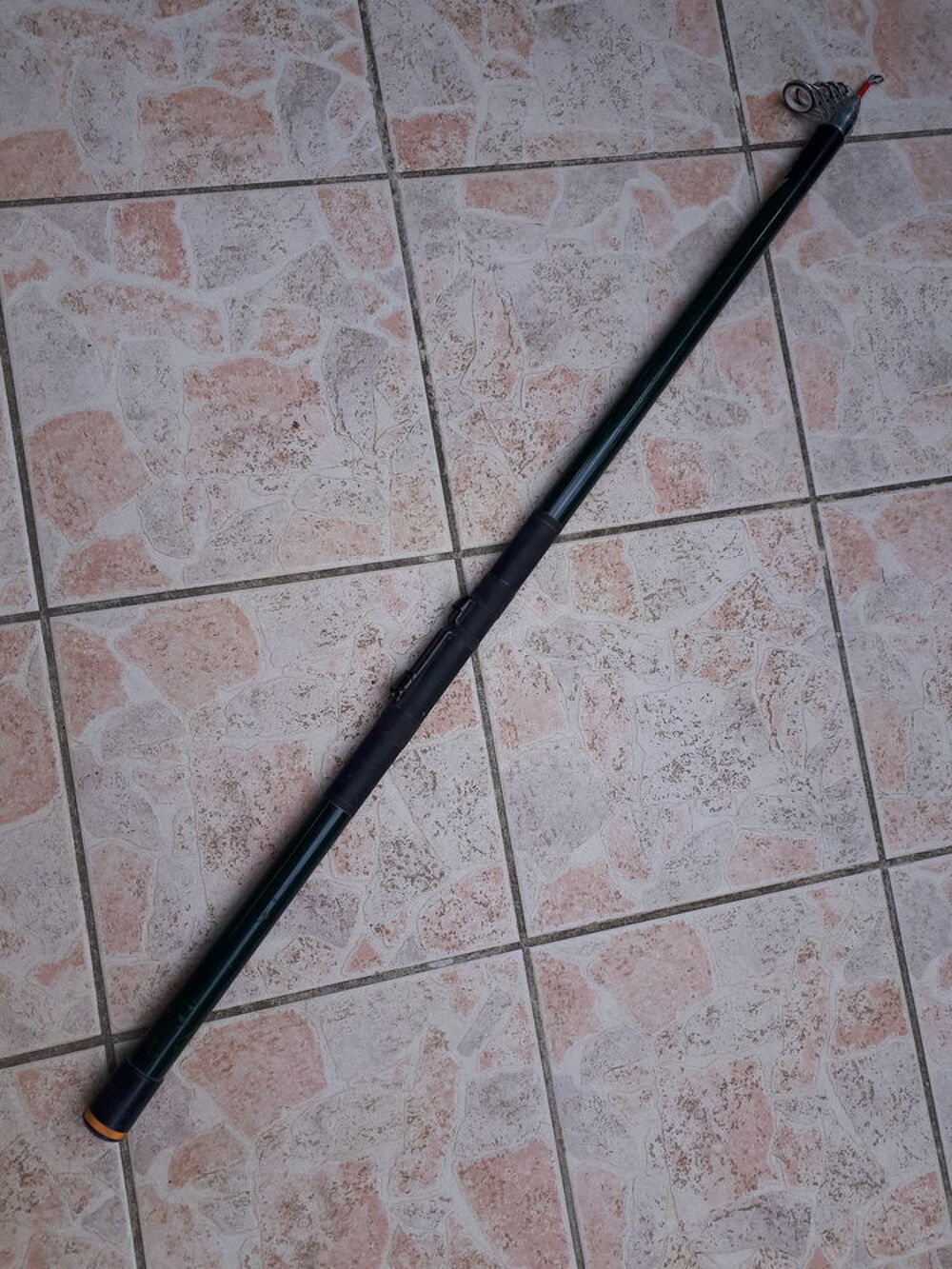 Canne &agrave; lancer en carbone Daiwa Bricolage