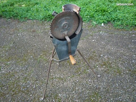 Egrenoir � ma�s � main/poule /canard/basse cour
125 Castres (81)