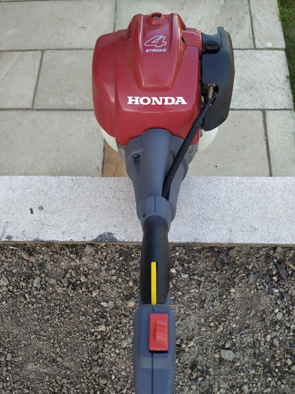 D&eacute;broussailleuse thermique HONDA Jardin
