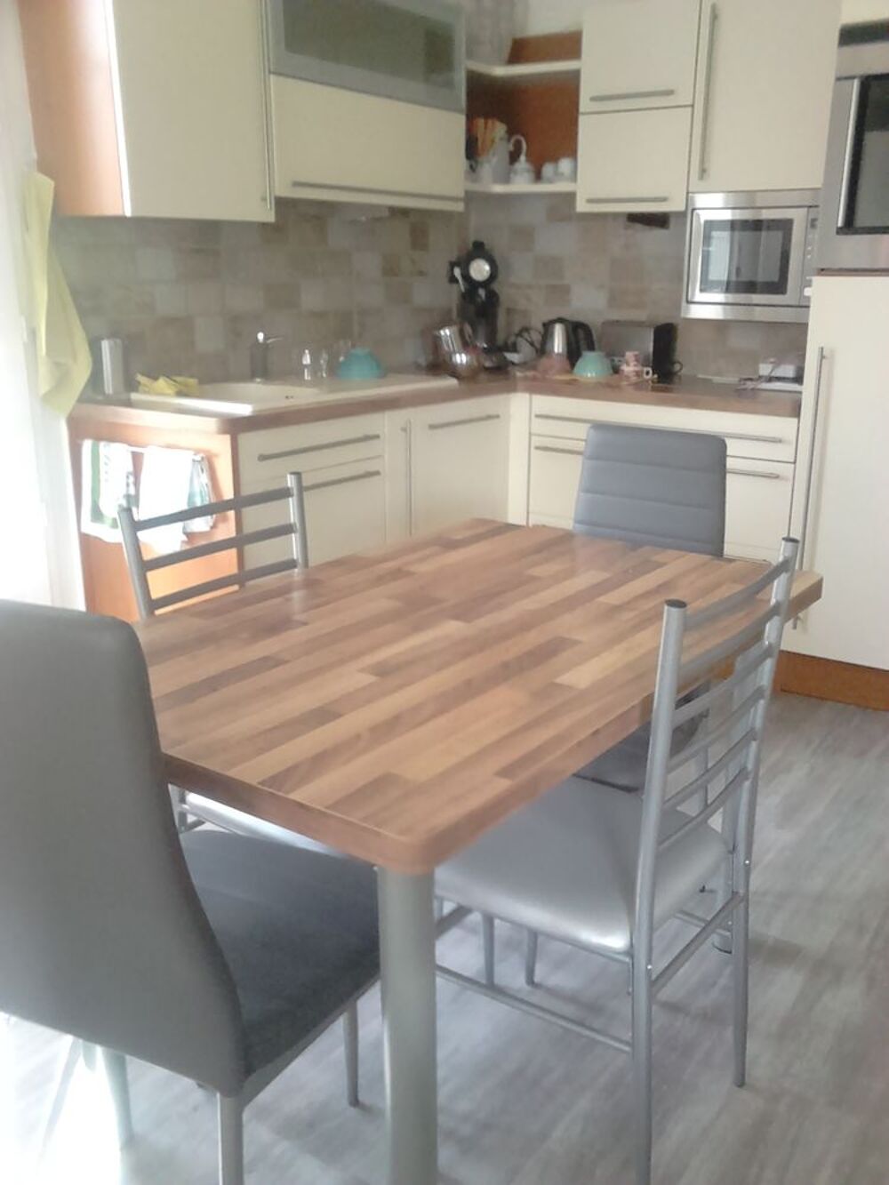 ENSEMBLE TABLE/CHAISES CUISINE Meubles