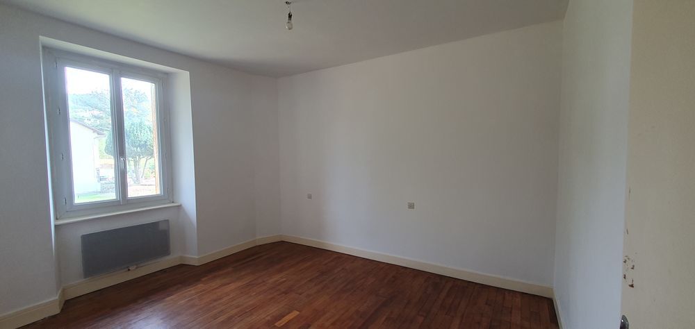 Location Appartement T3 RENOVE de 60m2 proche toutes commoditees Ydes