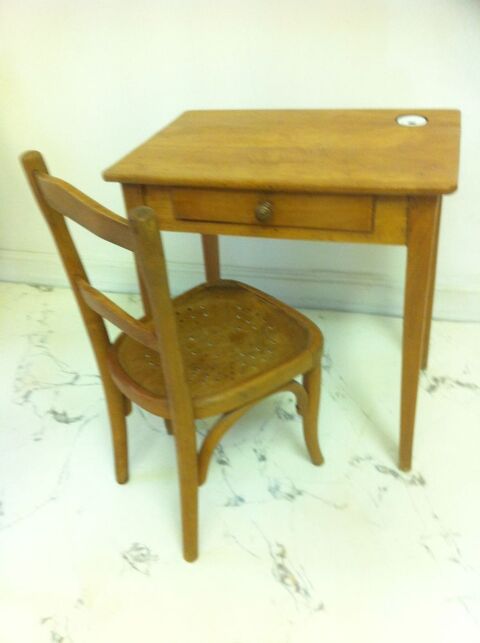 Petit bureau d'enfant et sa chaise 140 Paris 17 (75)