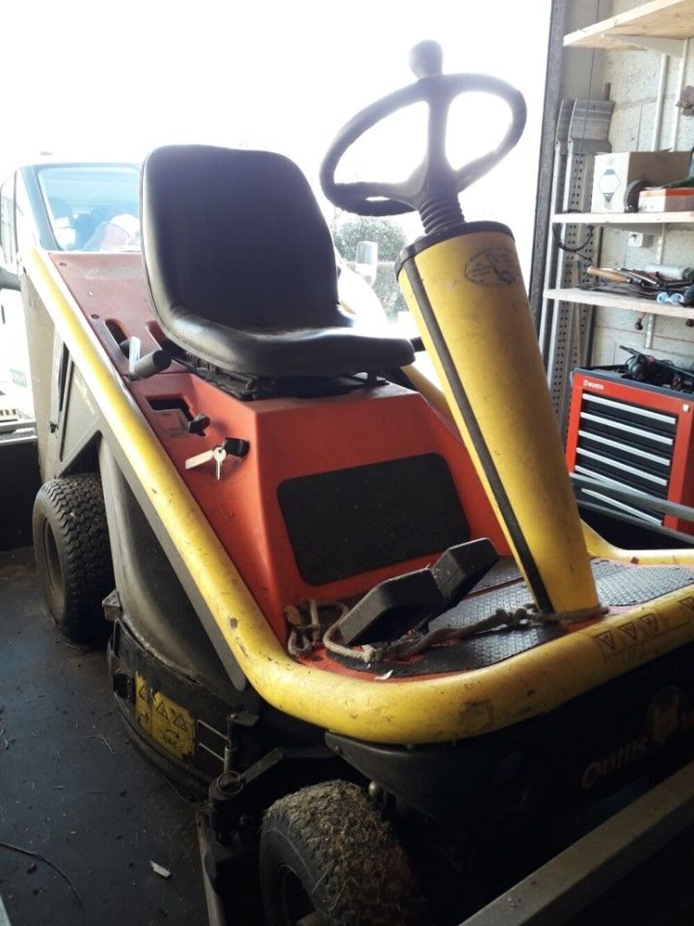 tondeuse auto port&eacute;e Jardin