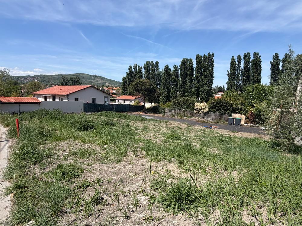 Vente Terrain Terrain constructible viabilisé 710 m² Orcet (proche A75) Orcet
