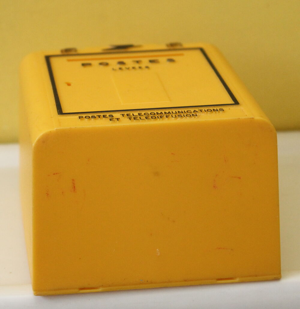 Tirelire plastique Boite &agrave; lettres Poste 